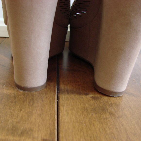 Vince Camuto Kyrene Suede Platform Wedge Shoes Brown Beige Tan Open Toe Size 6 - Picture 9 of 13